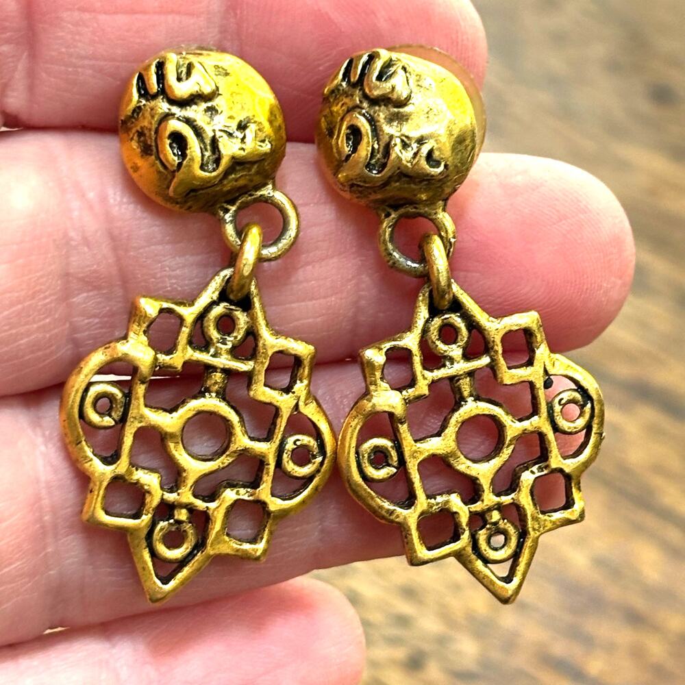 Vintage 90s pierced earrings brushed gold dangle & drop style ornate Etruscan